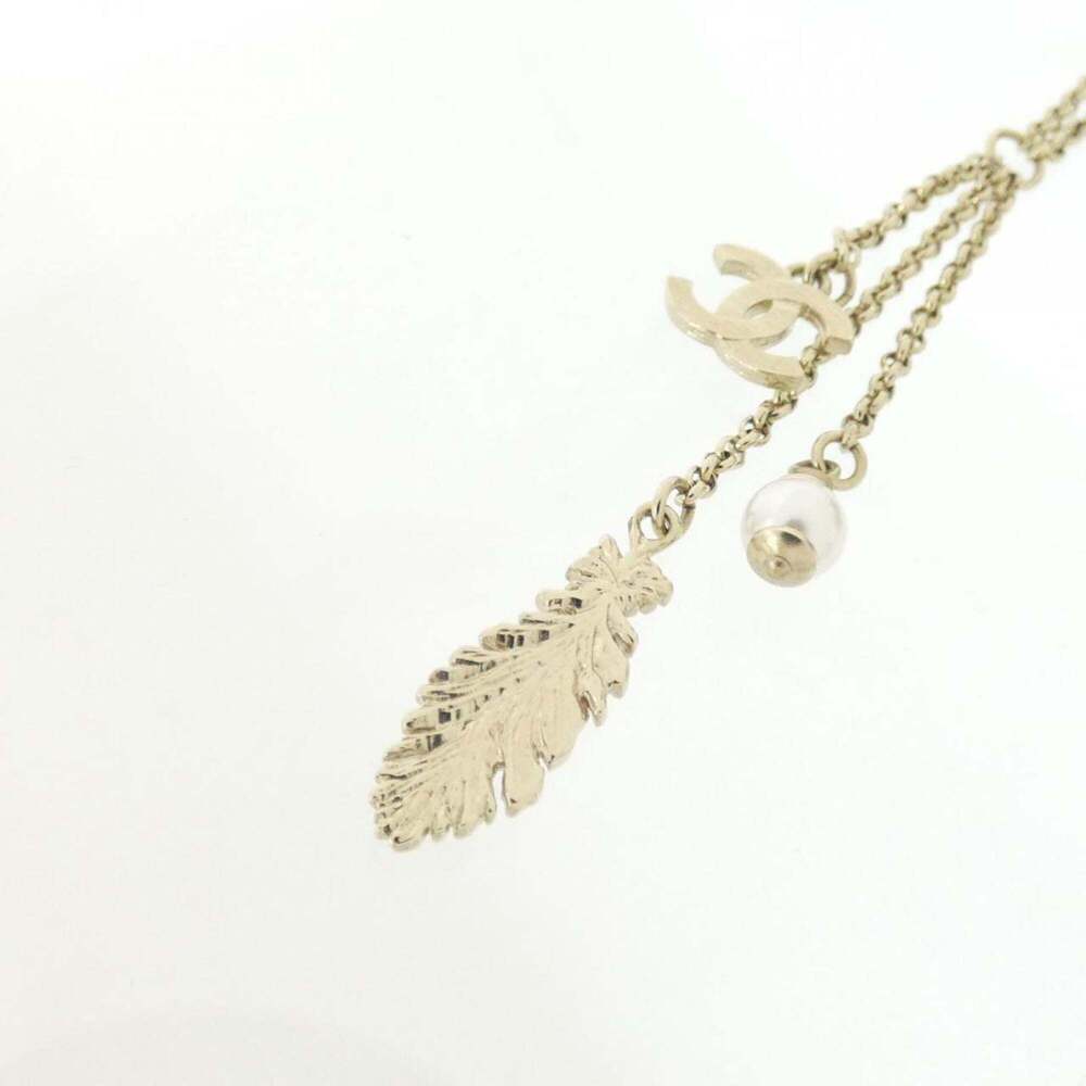 CHANEL Authentic White Necklace - Picture 3 of 5